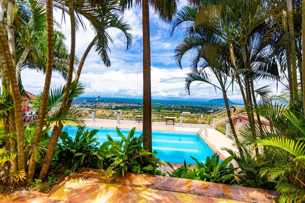 Sky Plus Hotel & Resort Ho Екстериор снимка
